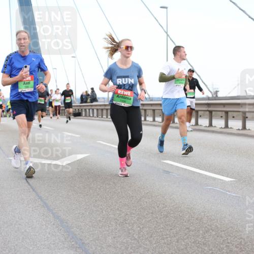 03.10.2025 - Köhlbrandbrückenlauf Lena Gebhardt http://msf.ph/oto/9196242 03.10.2025 15:25:43 Position 1 7333, 2024, 7336, 9102, 9627 meine-sportfotos.de
