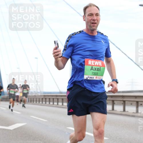 03.10.2025 - Köhlbrandbrückenlauf Lena Gebhardt http://msf.ph/oto/9196252 03.10.2025 15:25:45 Position 1 7333 meine-sportfotos.de
