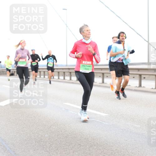 03.10.2025 - Köhlbrandbrückenlauf Lena Gebhardt http://msf.ph/oto/9196293 03.10.2025 15:25:55 Position 1 7205, 9114 meine-sportfotos.de
