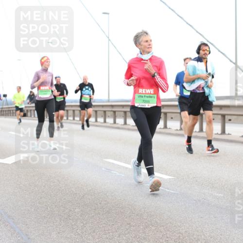 03.10.2025 - Köhlbrandbrückenlauf Lena Gebhardt http://msf.ph/oto/9196295 03.10.2025 15:25:55 Position 1 7205 meine-sportfotos.de