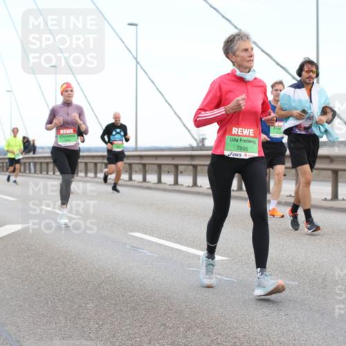 03.10.2025 - Köhlbrandbrückenlauf Lena Gebhardt http://msf.ph/oto/9196296 03.10.2025 15:25:55 Position 1 7205 meine-sportfotos.de