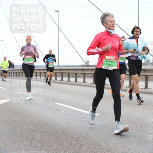 03.10.2025 - Köhlbrandbrückenlauf Lena Gebhardt http://msf.ph/oto/9196297 03.10.2025 15:25:55 Position 1 7205 meine-sportfotos.de