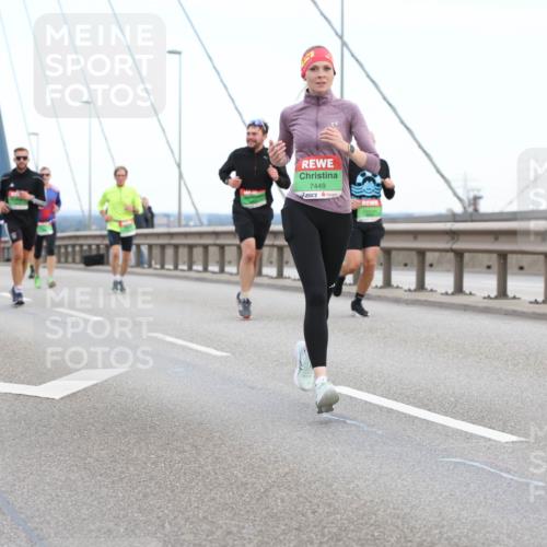 03.10.2025 - Köhlbrandbrückenlauf Lena Gebhardt http://msf.ph/oto/9196298 03.10.2025 15:25:56 Position 1 7449 meine-sportfotos.de