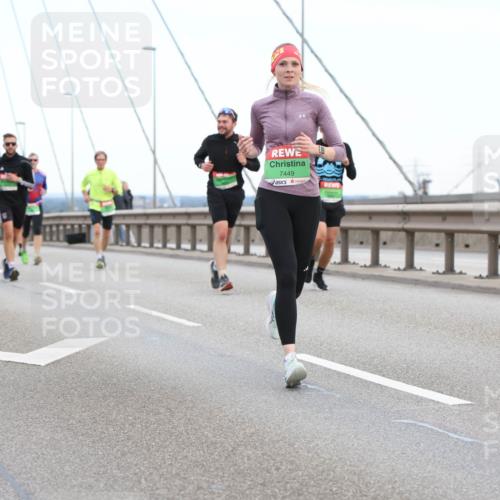 03.10.2025 - Köhlbrandbrückenlauf Lena Gebhardt http://msf.ph/oto/9196299 03.10.2025 15:25:56 Position 1 7449 meine-sportfotos.de