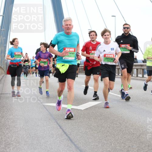 03.10.2025 - Köhlbrandbrückenlauf Lena Gebhardt http://msf.ph/oto/9196313 03.10.2025 15:26:00 Position 1 9542, 8979, 9216, 9543, 7311 meine-sportfotos.de