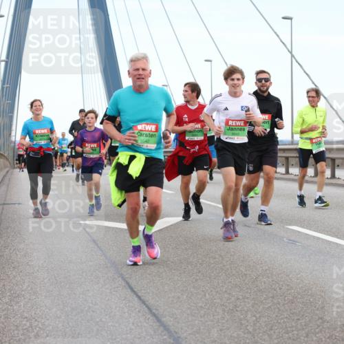 03.10.2025 - Köhlbrandbrückenlauf Lena Gebhardt http://msf.ph/oto/9196314 03.10.2025 15:26:00 Position 1 9542, 9543 meine-sportfotos.de