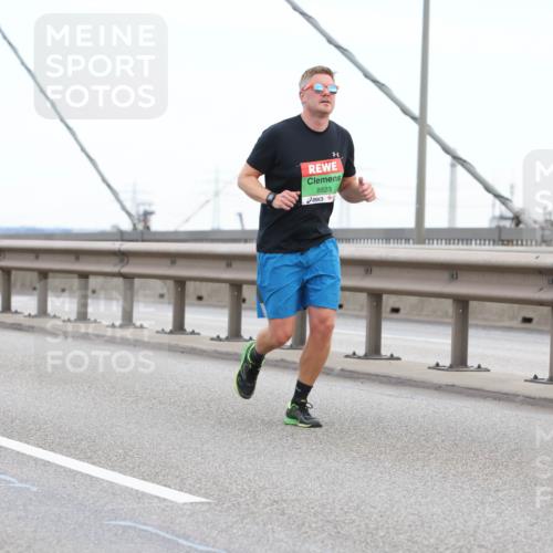 03.10.2025 - Köhlbrandbrückenlauf Lena Gebhardt http://msf.ph/oto/9196337 03.10.2025 15:26:05 Position 1 8923 meine-sportfotos.de
