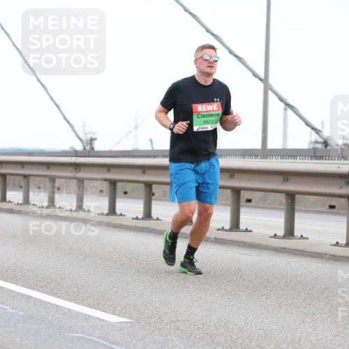 03.10.2025 - Köhlbrandbrückenlauf Lena Gebhardt http://msf.ph/oto/9196338 03.10.2025 15:26:05 Position 1 8923 meine-sportfotos.de