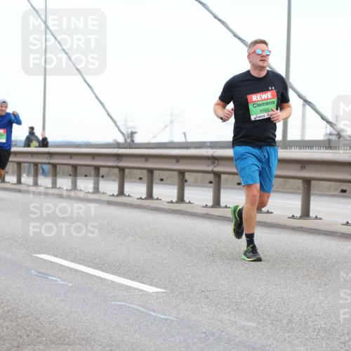 03.10.2025 - Köhlbrandbrückenlauf Lena Gebhardt http://msf.ph/oto/9196339 03.10.2025 15:26:05 Position 1 9099, 8923 meine-sportfotos.de