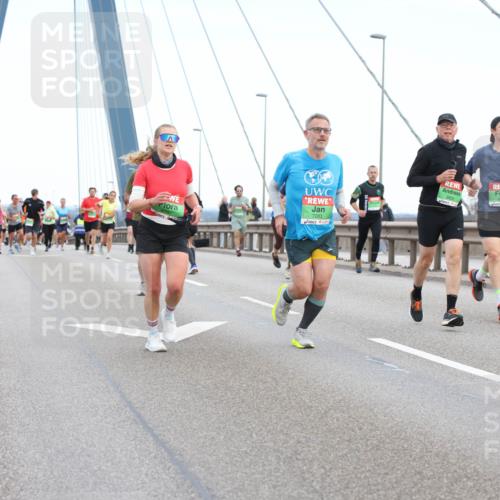 03.10.2025 - Köhlbrandbrückenlauf Lena Gebhardt http://msf.ph/oto/9196357 03.10.2025 15:26:12 Position 1 5, 8797, 7283, 8802 meine-sportfotos.de