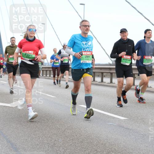 03.10.2025 - Köhlbrandbrückenlauf Lena Gebhardt http://msf.ph/oto/9196359 03.10.2025 15:26:12 Position 1 8797, 7283, 8802 meine-sportfotos.de