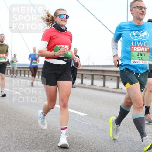 03.10.2025 - Köhlbrandbrückenlauf Lena Gebhardt http://msf.ph/oto/9196364 03.10.2025 15:26:13 Position 1 7283, 8802 meine-sportfotos.de