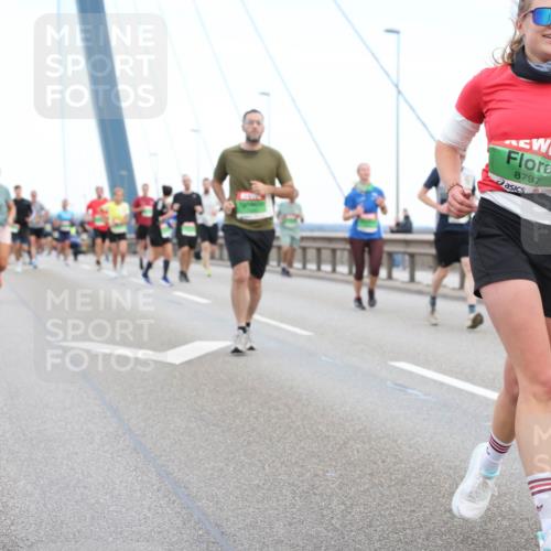 03.10.2025 - Köhlbrandbrückenlauf Lena Gebhardt http://msf.ph/oto/9196365 03.10.2025 15:26:14 Position 1 8797 meine-sportfotos.de