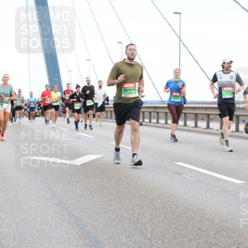 03.10.2025 - Köhlbrandbrückenlauf Lena Gebhardt http://msf.ph/oto/9196368 03.10.2025 15:26:14 Position 1 7395 meine-sportfotos.de