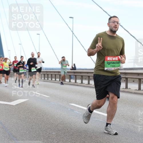 03.10.2025 - Köhlbrandbrückenlauf Lena Gebhardt http://msf.ph/oto/9196377 03.10.2025 15:26:16 Position 1 7395, 9096 meine-sportfotos.de