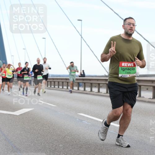 03.10.2025 - Köhlbrandbrückenlauf Lena Gebhardt http://msf.ph/oto/9196378 03.10.2025 15:26:16 Position 1 7395 meine-sportfotos.de