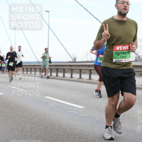 03.10.2025 - Köhlbrandbrückenlauf Lena Gebhardt http://msf.ph/oto/9196379 03.10.2025 15:26:16 Position 1 7395 meine-sportfotos.de