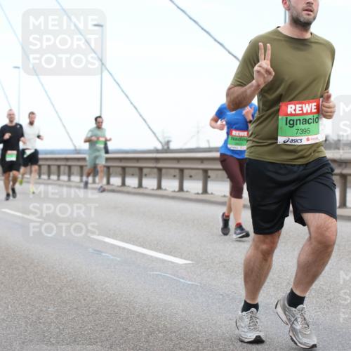 03.10.2025 - Köhlbrandbrückenlauf Lena Gebhardt http://msf.ph/oto/9196380 03.10.2025 15:26:16 Position 1 7395 meine-sportfotos.de