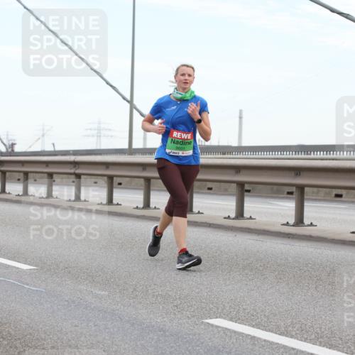 03.10.2025 - Köhlbrandbrückenlauf Lena Gebhardt http://msf.ph/oto/9196381 03.10.2025 15:26:17 Position 1 9601 meine-sportfotos.de