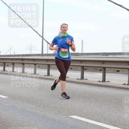 03.10.2025 - Köhlbrandbrückenlauf Lena Gebhardt http://msf.ph/oto/9196382 03.10.2025 15:26:17 Position 1 9601 meine-sportfotos.de