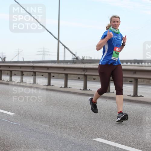 03.10.2025 - Köhlbrandbrückenlauf Lena Gebhardt http://msf.ph/oto/9196384 03.10.2025 15:26:17 Position 1  meine-sportfotos.de
