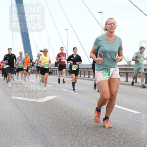 03.10.2025 - Köhlbrandbrückenlauf Lena Gebhardt http://msf.ph/oto/9196386 03.10.2025 15:26:18 Position 1 87 meine-sportfotos.de