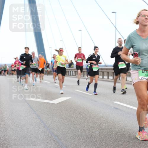 03.10.2025 - Köhlbrandbrückenlauf Lena Gebhardt http://msf.ph/oto/9196387 03.10.2025 15:26:19 Position 1 874 meine-sportfotos.de