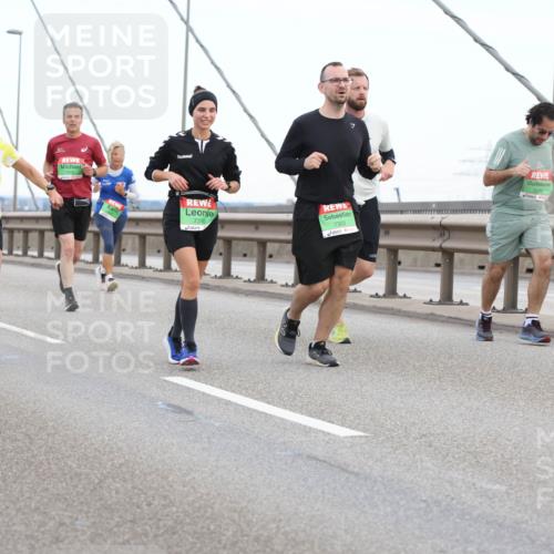 03.10.2025 - Köhlbrandbrückenlauf Lena Gebhardt http://msf.ph/oto/9196390 03.10.2025 15:26:19 Position 1 7217, 7419, 7310, 7303, 7270 meine-sportfotos.de