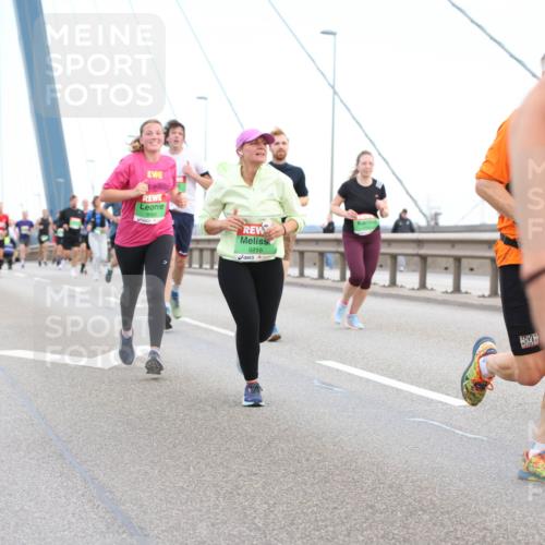 03.10.2025 - Köhlbrandbrückenlauf Lena Gebhardt http://msf.ph/oto/9196413 03.10.2025 15:26:25 Position 1 8984, 9218 meine-sportfotos.de