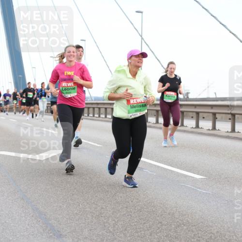 03.10.2025 - Köhlbrandbrückenlauf Lena Gebhardt http://msf.ph/oto/9196415 03.10.2025 15:26:25 Position 1 8984, 9218, 7161 meine-sportfotos.de