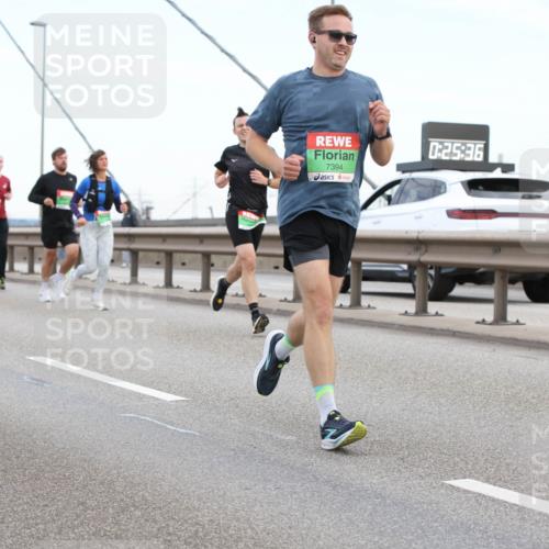 03.10.2025 - Köhlbrandbrückenlauf Lena Gebhardt http://msf.ph/oto/9196431 03.10.2025 15:26:30 Position 1 7394, 0, 25, 36 meine-sportfotos.de