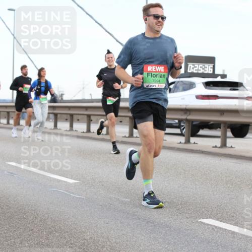 03.10.2025 - Köhlbrandbrückenlauf Lena Gebhardt http://msf.ph/oto/9196432 03.10.2025 15:26:30 Position 1 7394, 0, 25, 36 meine-sportfotos.de