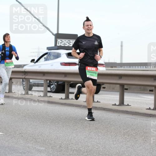 03.10.2025 - Köhlbrandbrückenlauf Lena Gebhardt http://msf.ph/oto/9196433 03.10.2025 15:26:31 Position 1 0, 25, 3, 8855 meine-sportfotos.de