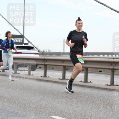 03.10.2025 - Köhlbrandbrückenlauf Lena Gebhardt http://msf.ph/oto/9196437 03.10.2025 15:26:32 Position 1 5837, 955 meine-sportfotos.de