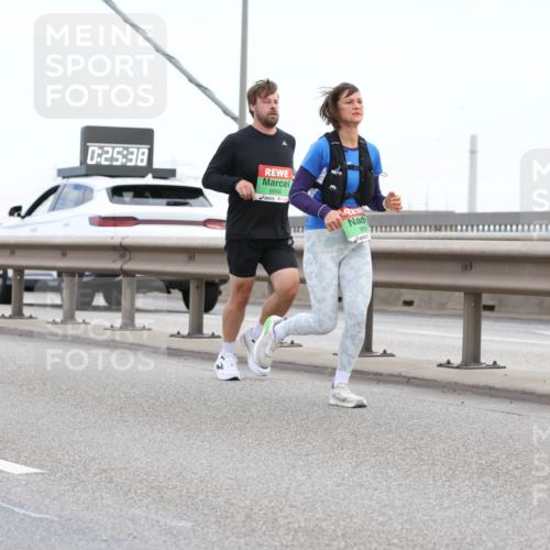 03.10.2025 - Köhlbrandbrückenlauf Lena Gebhardt http://msf.ph/oto/9196439 03.10.2025 15:26:32 Position 1 7798, 0, 25, 38, 8966, 959 meine-sportfotos.de
