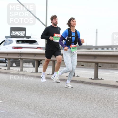 03.10.2025 - Köhlbrandbrückenlauf Lena Gebhardt http://msf.ph/oto/9196440 03.10.2025 15:26:32 Position 1 7798, 0, 25, 38, 8966, 9597 meine-sportfotos.de
