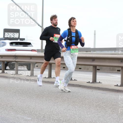 03.10.2025 - Köhlbrandbrückenlauf Lena Gebhardt http://msf.ph/oto/9196441 03.10.2025 15:26:32 Position 1 7798, 0, 25, 38, 9597 meine-sportfotos.de