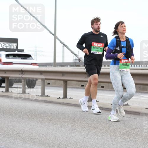 03.10.2025 - Köhlbrandbrückenlauf Lena Gebhardt http://msf.ph/oto/9196442 03.10.2025 15:26:33 Position 1 7798, 0, 25, 38, 8966, 9597 meine-sportfotos.de