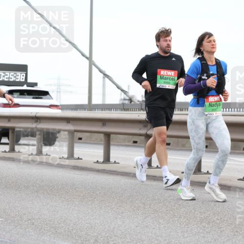03.10.2025 - Köhlbrandbrückenlauf Lena Gebhardt http://msf.ph/oto/9196443 03.10.2025 15:26:33 Position 1 7798, 0, 25, 38, 8966, 9597 meine-sportfotos.de
