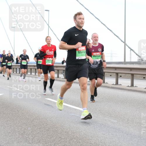 03.10.2025 - Köhlbrandbrückenlauf Lena Gebhardt http://msf.ph/oto/9196444 03.10.2025 15:26:33 Position 1 7818, 7798, 9072 meine-sportfotos.de