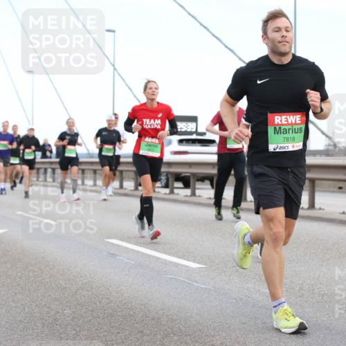 03.10.2025 - Köhlbrandbrückenlauf Lena Gebhardt http://msf.ph/oto/9196446 03.10.2025 15:26:34 Position 1 5, 39, 7818 meine-sportfotos.de