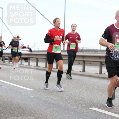 03.10.2025 - Köhlbrandbrückenlauf Lena Gebhardt http://msf.ph/oto/9196448 03.10.2025 15:26:35 Position 1 9072, 7798 meine-sportfotos.de