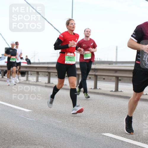 03.10.2025 - Köhlbrandbrückenlauf Lena Gebhardt http://msf.ph/oto/9196450 03.10.2025 15:26:35 Position 1 9072, 7798 meine-sportfotos.de
