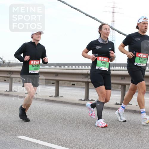03.10.2025 - Köhlbrandbrückenlauf Lena Gebhardt http://msf.ph/oto/9196463 03.10.2025 15:26:39 Position 1 8064, 9060, 9061 meine-sportfotos.de