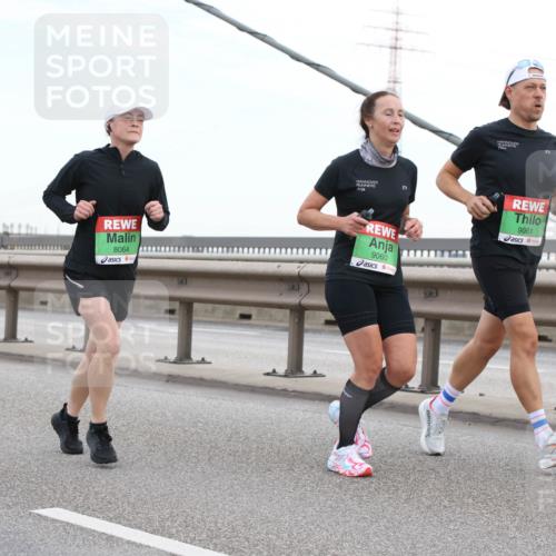 03.10.2025 - Köhlbrandbrückenlauf Lena Gebhardt http://msf.ph/oto/9196464 03.10.2025 15:26:39 Position 1 8064, 9060, 9061 meine-sportfotos.de