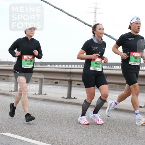 03.10.2025 - Köhlbrandbrückenlauf Lena Gebhardt http://msf.ph/oto/9196465 03.10.2025 15:26:39 Position 1 8064, 9060, 9061 meine-sportfotos.de