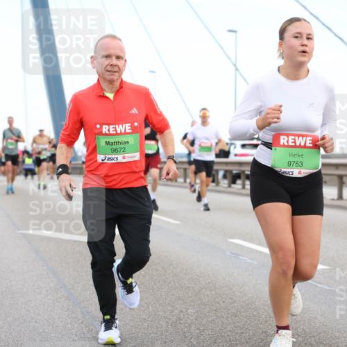03.10.2025 - Köhlbrandbrückenlauf Lena Gebhardt http://msf.ph/oto/9196470 03.10.2025 15:26:40 Position 1 9672, 9753 meine-sportfotos.de