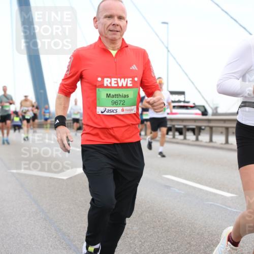 03.10.2025 - Köhlbrandbrückenlauf Lena Gebhardt http://msf.ph/oto/9196471 03.10.2025 15:26:41 Position 1 9672, 9753 meine-sportfotos.de