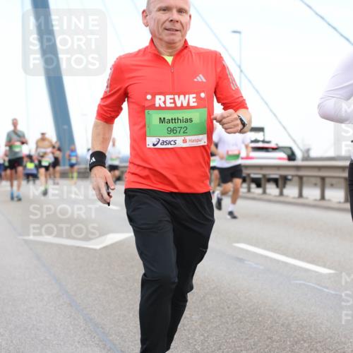 03.10.2025 - Köhlbrandbrückenlauf Lena Gebhardt http://msf.ph/oto/9196472 03.10.2025 15:26:41 Position 1 9672, 9753 meine-sportfotos.de