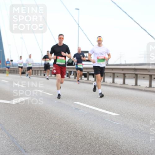 03.10.2025 - Köhlbrandbrückenlauf Lena Gebhardt http://msf.ph/oto/9196473 03.10.2025 15:26:42 Position 1  meine-sportfotos.de